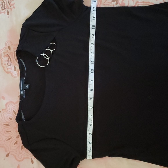 NWOT Black Tee. Silver Ring. Elegant Sexy - Picture 6 of 10